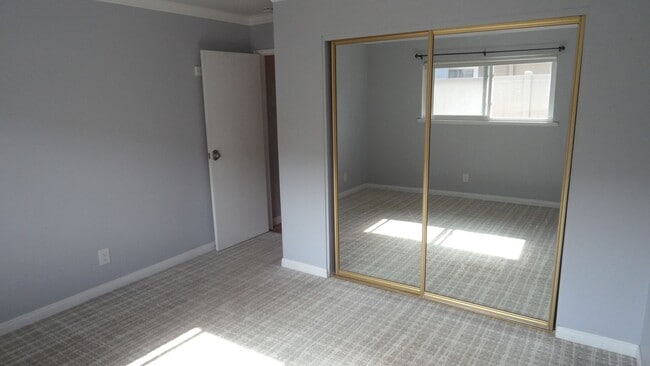 Building Photo - Nicely Updated 1 Bedroom 1 Bathroom, Coco ...