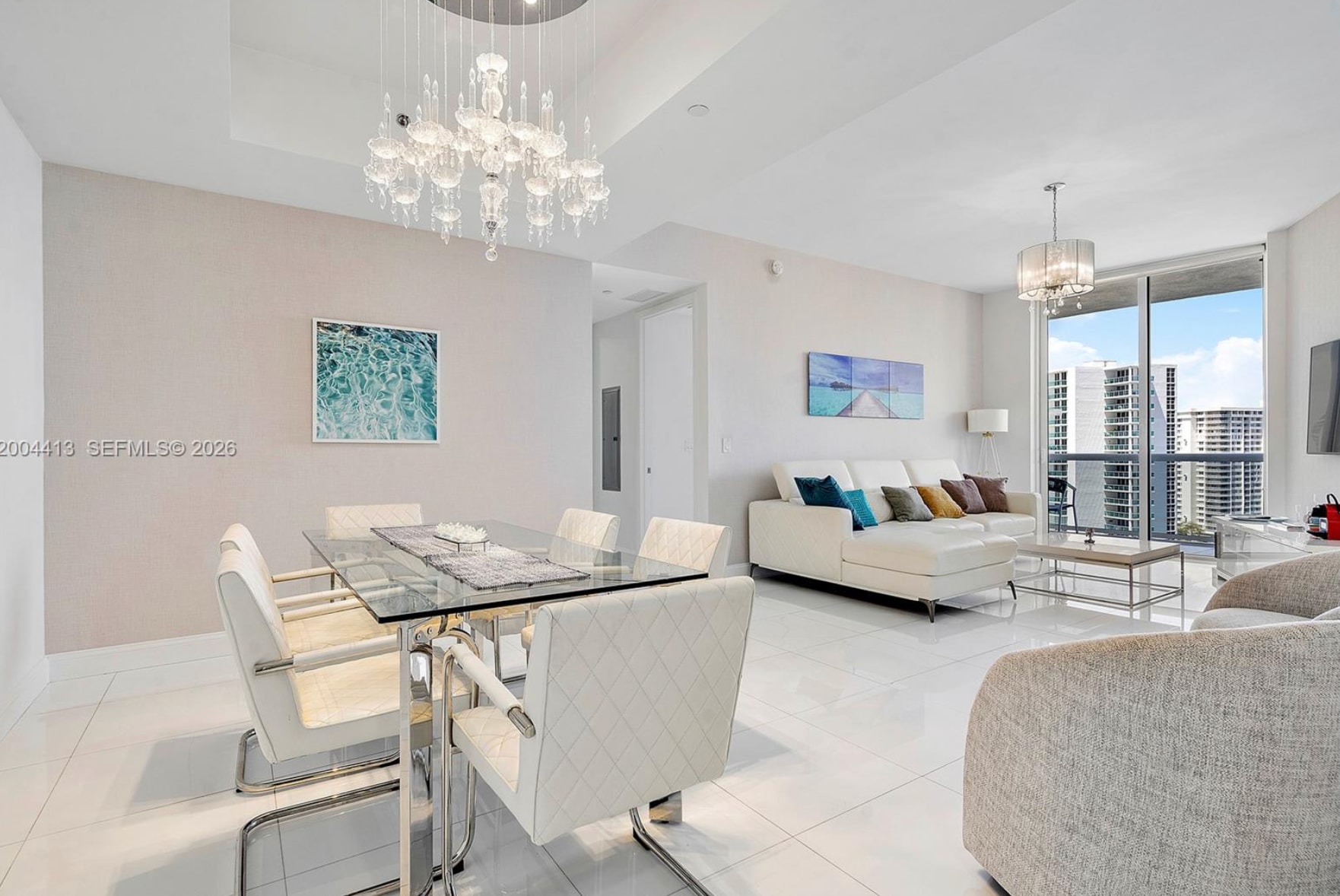 Building Photo - 15811 Collins Ave