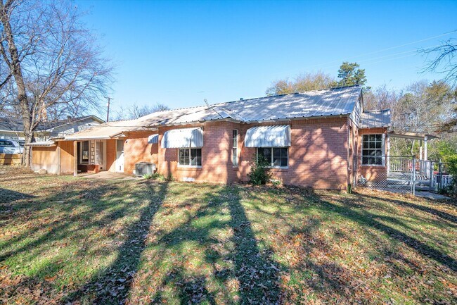 Building Photo - 175 E Elm St