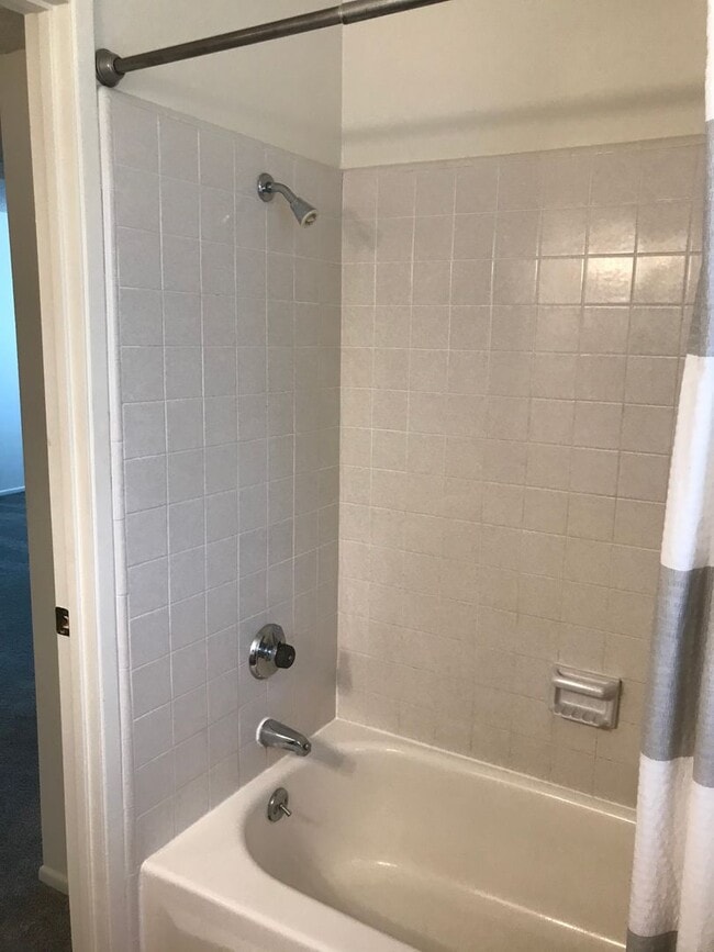 Building Photo - La Canada Townhome Quiet Community 2 Bedroom