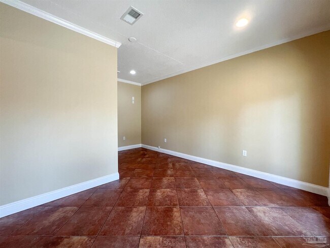 Building Photo - 2115 Summit Blvd