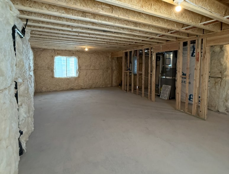 Building Photo - 3877 E 950 N
