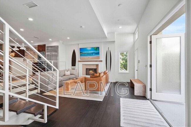 Building Photo - 9842 Portola Dr