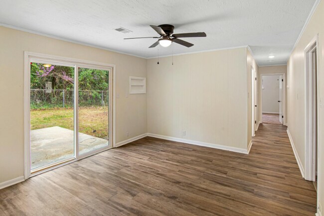 Building Photo - 3 BR Ranch