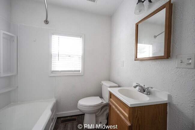 Building Photo - "Charming 3-Bedroom Home in Anderson's Hea...