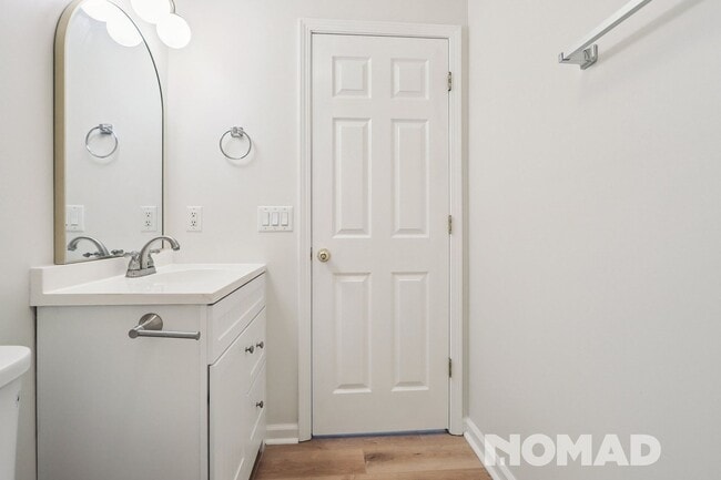 Building Photo - 1015 Chelsea Dr