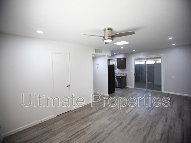 Building Photo - 10418 W Deanne Dr