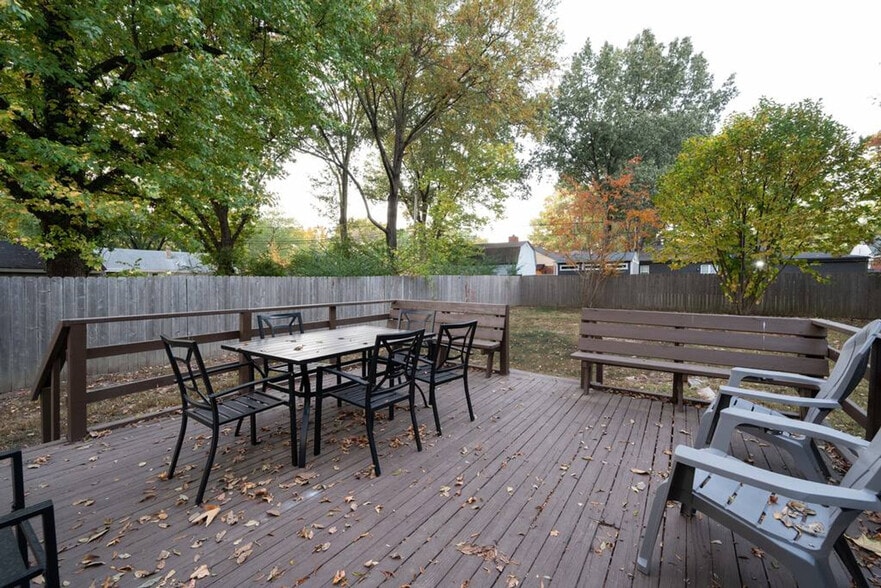 Building Photo - 4858 Carnes Ave