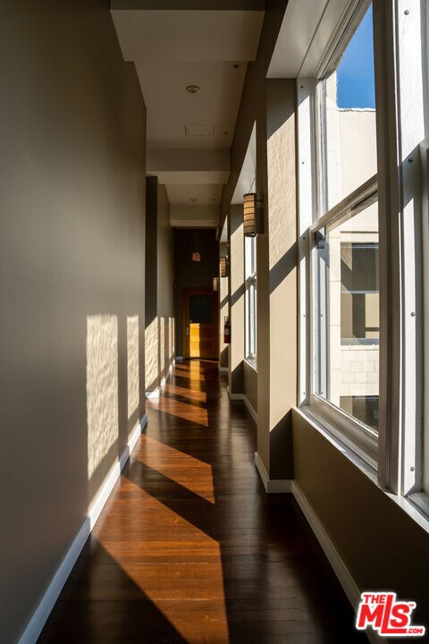Building Photo - 257 S Spring St