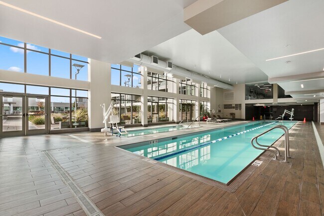 Building Photo - Stellar Denny Triangle Luxury Condo