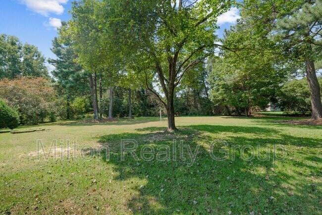 Building Photo - 464 Tirzah Dr