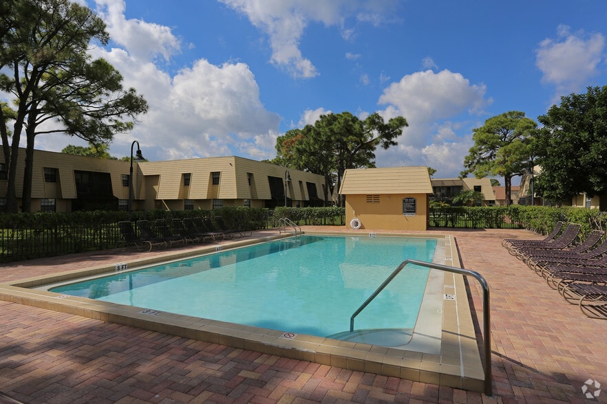 Primary Photo - Palm Beach Gardens Apartments