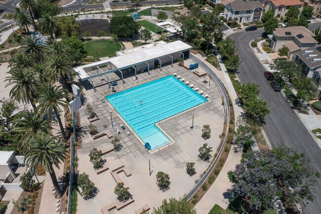 Building Photo - 216 Paramount