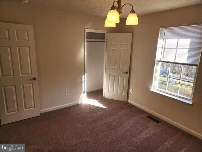 Building Photo - 37130 Mowry Ln