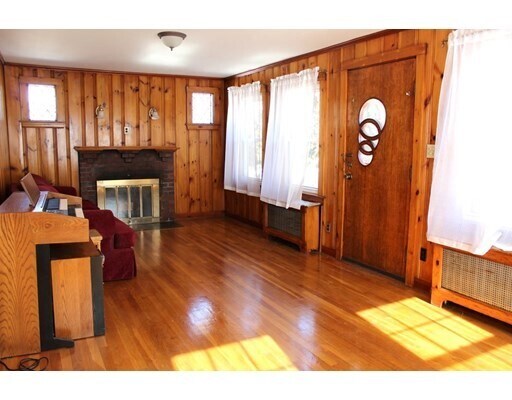Building Photo - 211 Elm St