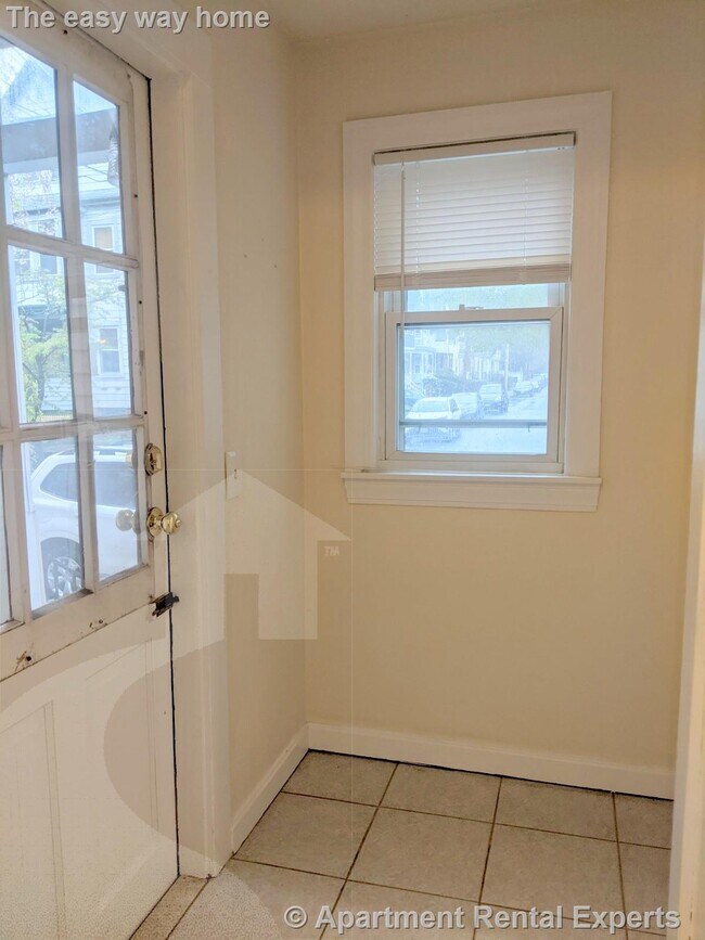 Building Photo - 83 Yorktown St