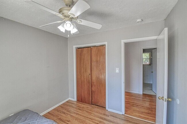 Building Photo - 1428 Lindale Ave