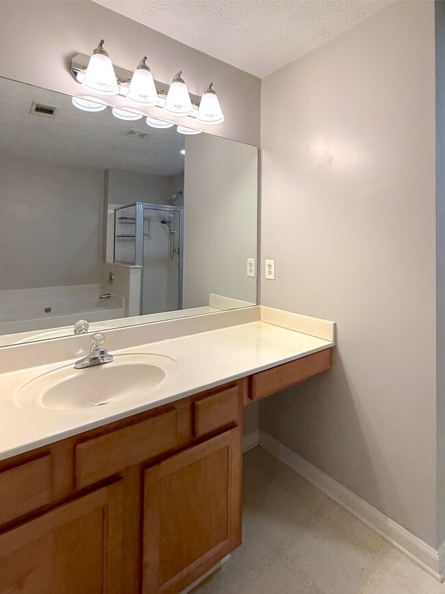 Building Photo - 3845 Grovemont Pl