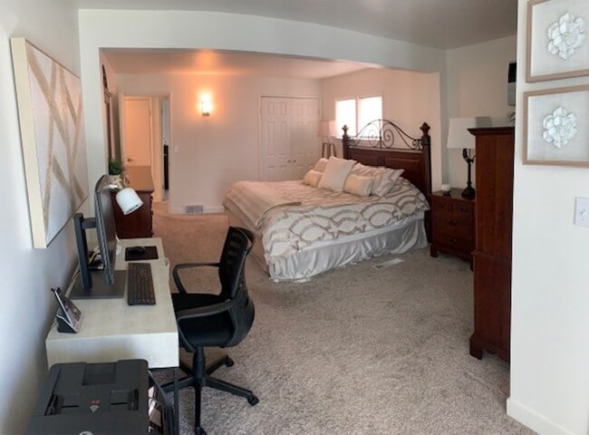 Building Photo - Beautifully Updated 3 Bedroom 1 Bath Home ...