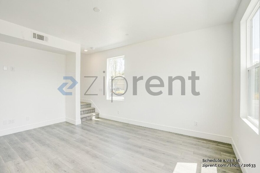 Building Photo - 2203 Versaro Dr