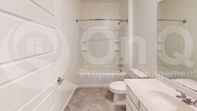 Building Photo - 8021 S Silver Lillie Way