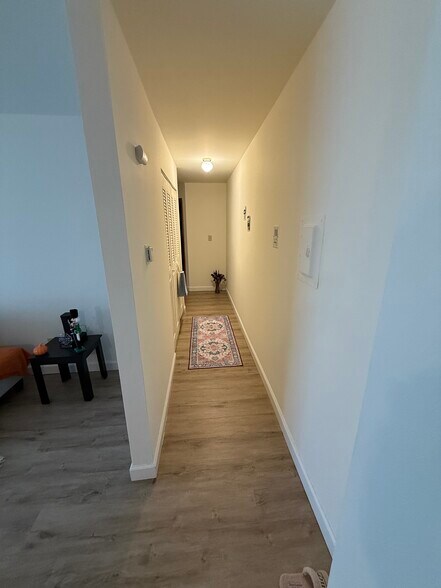 Building Photo - 1204 Memorial Dr