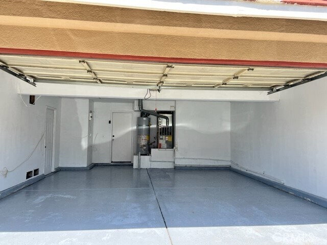 Building Photo - 14240 Plumas Ct