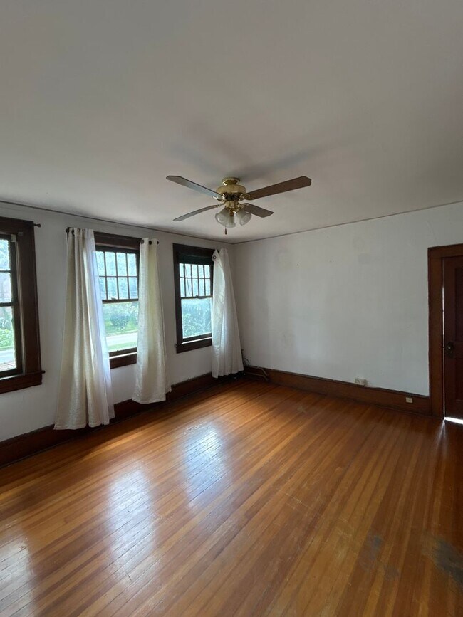 Building Photo - 2923 Melrose Ave NW