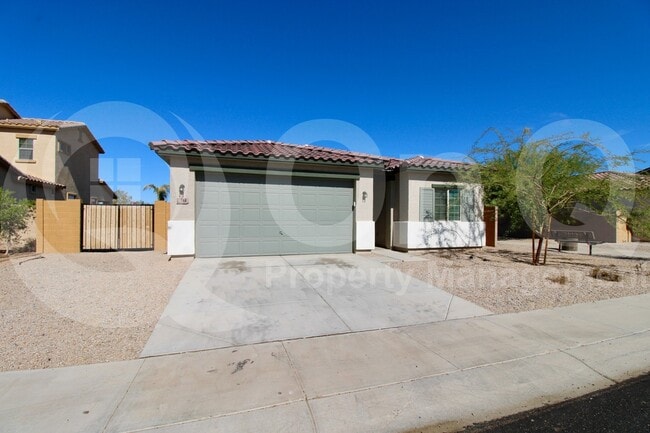 Primary Photo - 744 E Diamond Dr