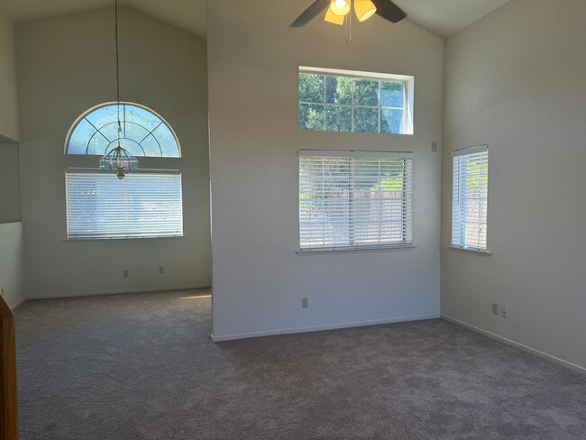 Building Photo - Bright & Spacious 3 Bedroom Home with Vaulted Ceilings, New Carpet & Private Backyard in Antelope!