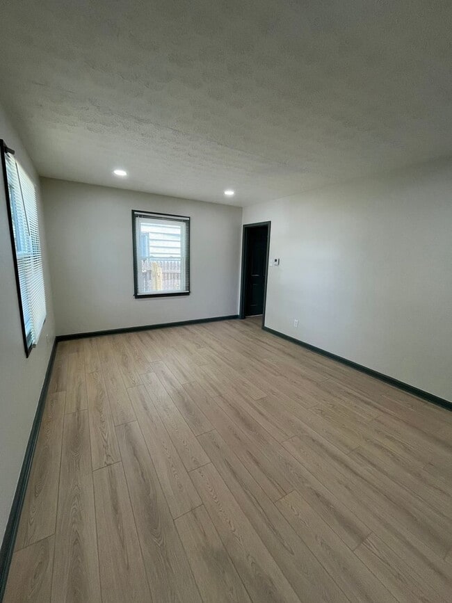 Building Photo - Beautifully Renovated 3BR Home with Modern Finishes & Spacious Living Areas