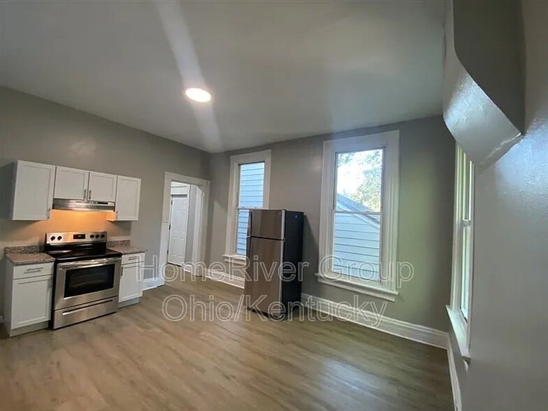 Building Photo - 329 E 16th St