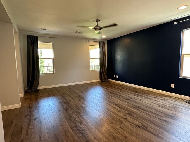 Building Photo - Beautiful Home in the Paseos of Summerlin!