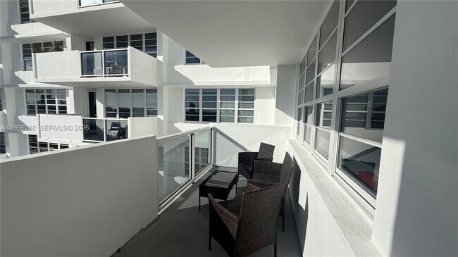 Building Photo - 100 Lincoln Rd