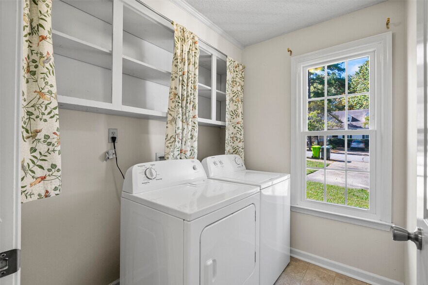 Building Photo - 241 Friarsgate Blvd