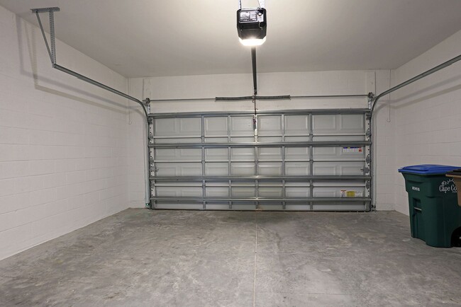 Building Photo - AVAILABLE NOW BRAND NEW!!