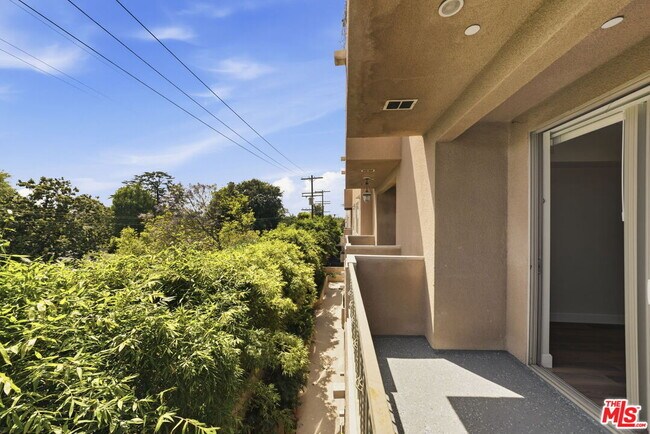 Building Photo - 11218 Camarillo St