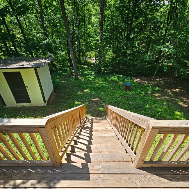 Building Photo - 220 Gumlog Dr