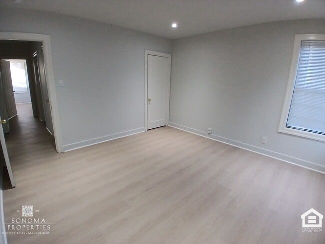 Building Photo - Updated 3 Bedroom Glen Ellen Home, Available Now!