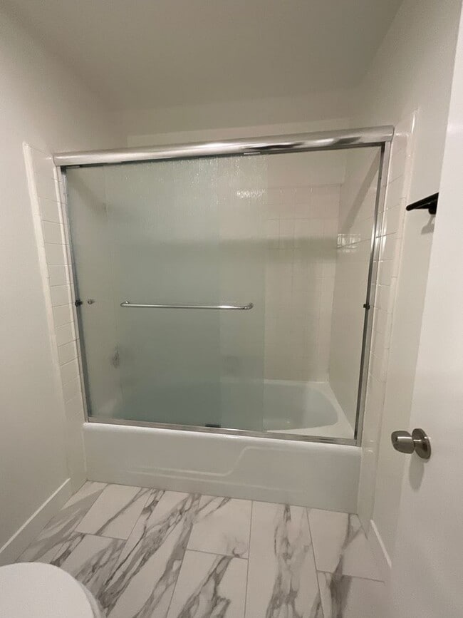 Building Photo - 4 Bedroom 3 Bath 2 Story Home With Family ...