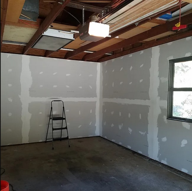 Building Photo - Charming home for your family!
