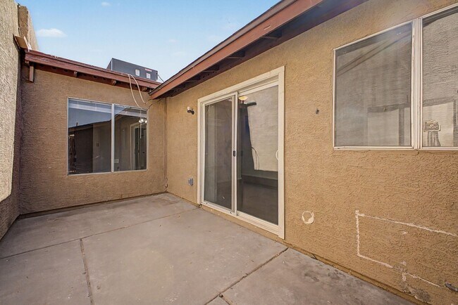 Building Photo - Remodeled 2 bedroom 2 bathroom