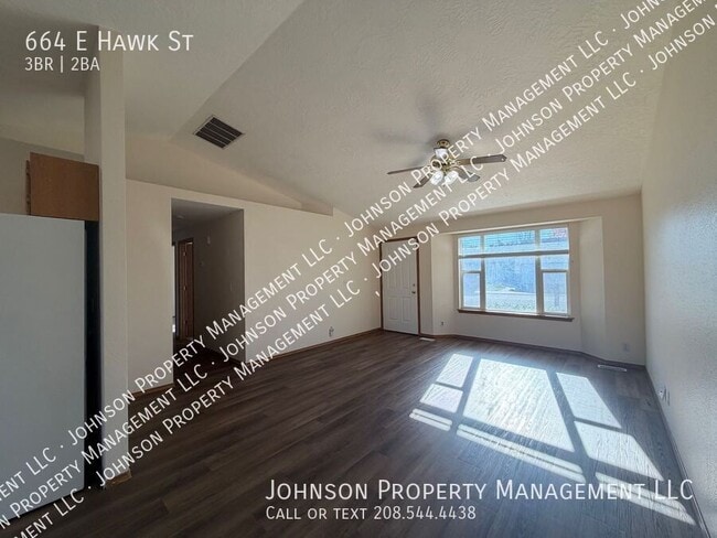 Building Photo - 664 E Hawk St