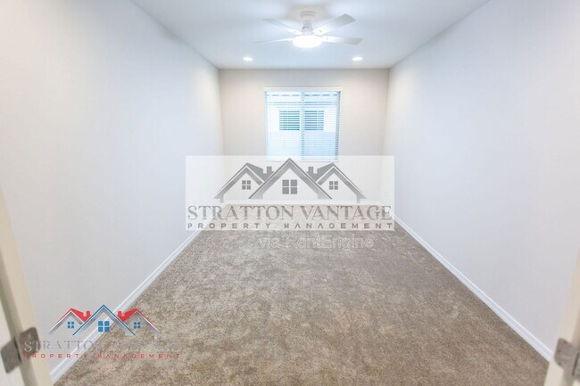 Building Photo - 17645 W Palo Verde Dr