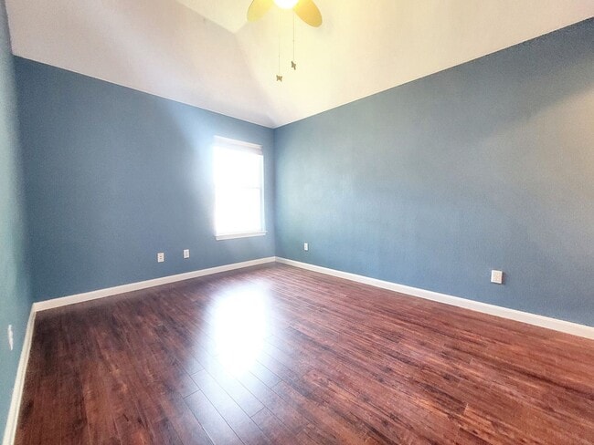 Building Photo - 1617 Sunterro-