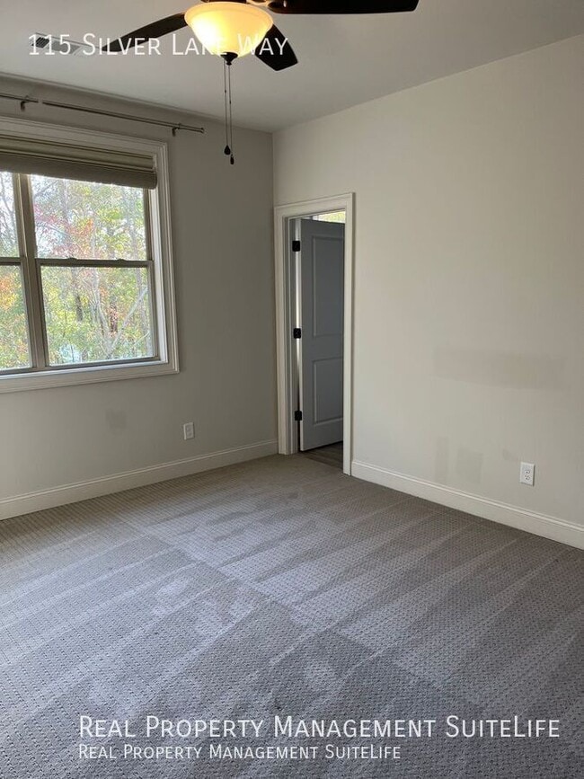 Building Photo - 115 Silver Lake Way