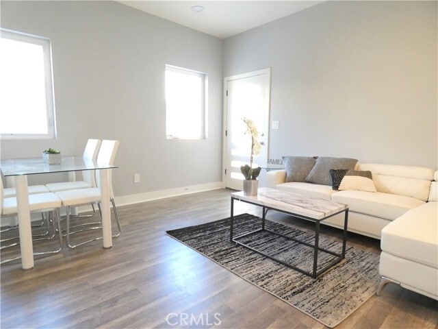 Building Photo - 1923 Holly Dr