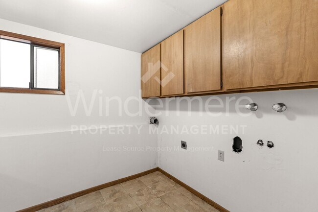 Building Photo - 7805 E Upriver Dr