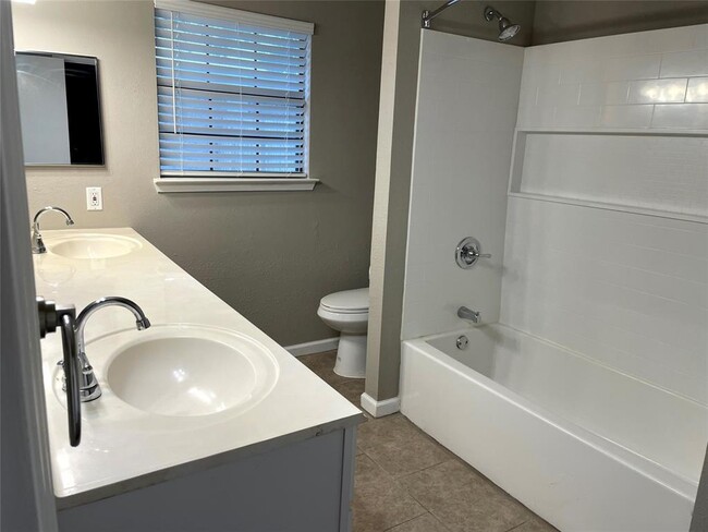 Building Photo - 3310 Boxelder Dr