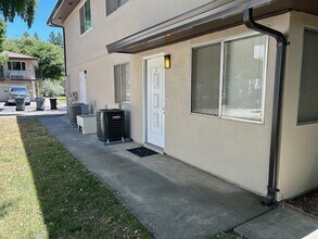 Building Photo - Remodeled Davis Townhouse